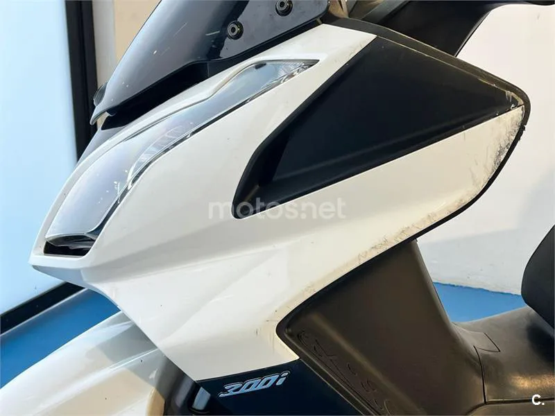 Kymco Super Dink 300 – Vista 30