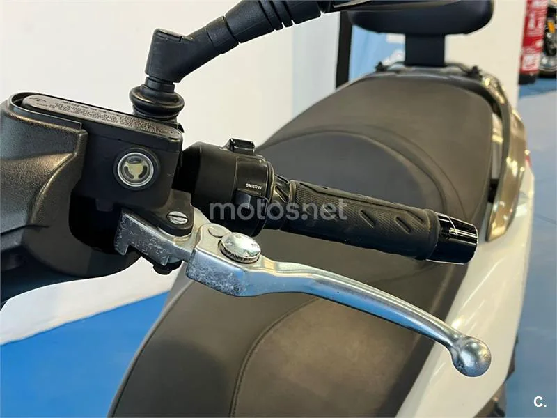 Kymco Super Dink 300 – Vista 36