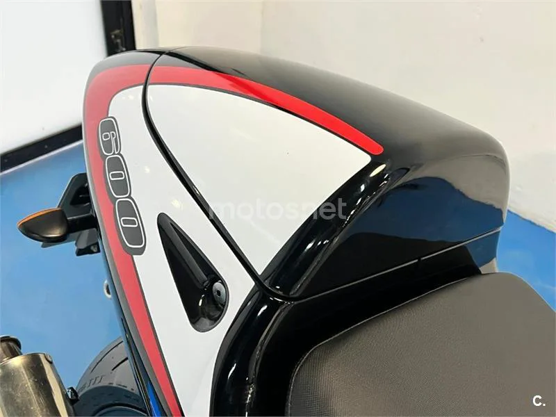 Suzuki GSX-R600 – Vista 18