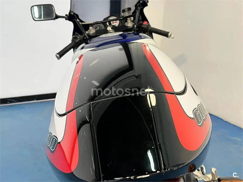 Suzuki GSX-R600 – Vista 38