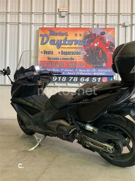 Kymco AK 550 – Vista 3