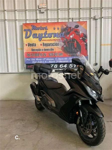 Kymco AK 550 – Vista 4