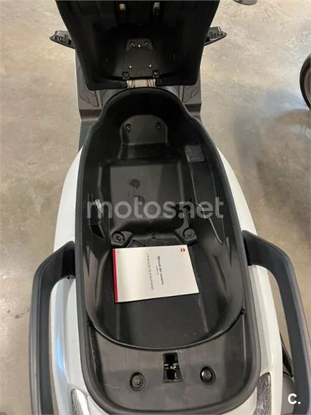 SYM Maxsym 400 – Vista 11