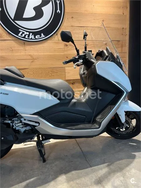 SYM Maxsym 400 – Vista 17