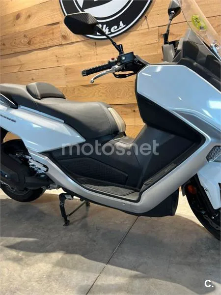 SYM Maxsym 400 – Vista 8