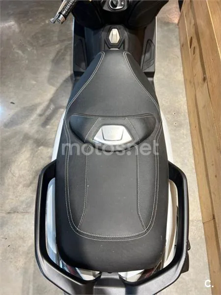 SYM Maxsym 400 – Vista 9