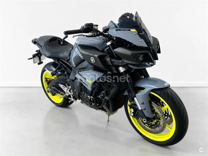 Yamaha MT-10 – Vista 7