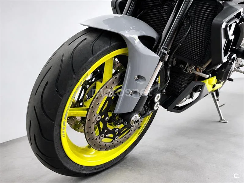 Yamaha MT-10 – Vista 9