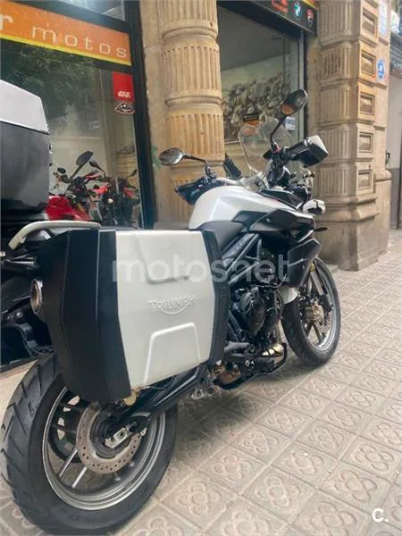Triumph Tiger 800 – Vista 11