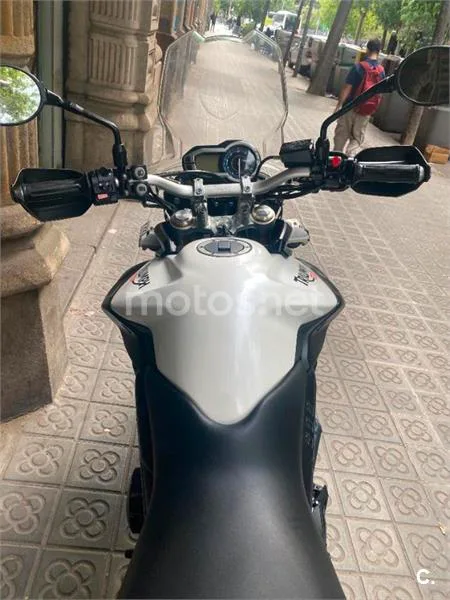 Triumph Tiger 800 – Vista 14