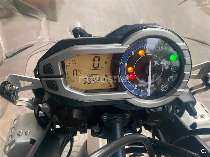 Triumph Tiger 800 – Vista 18
