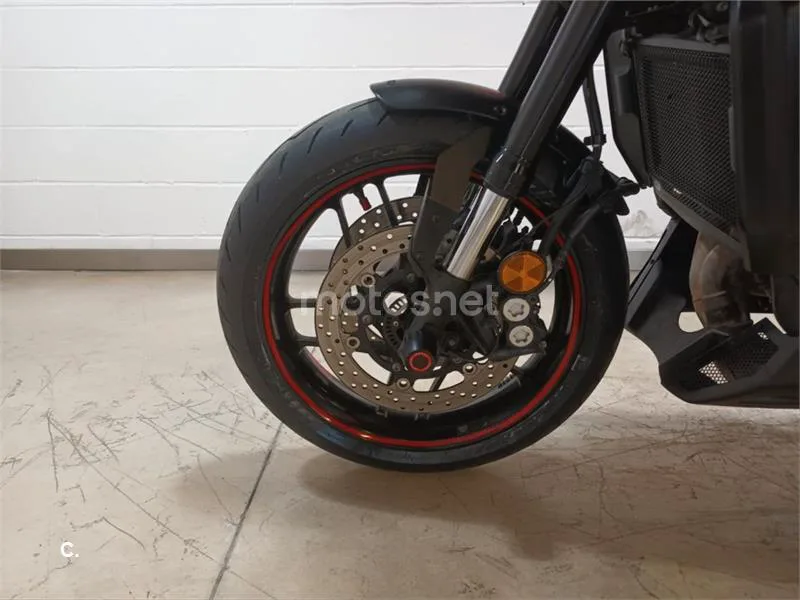 Yamaha XSR 900 – Vista 25