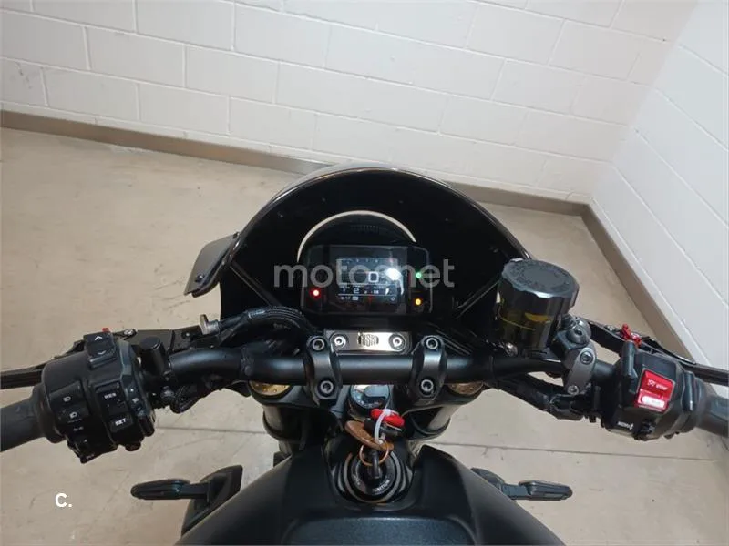 Yamaha XSR 900 – Vista 9