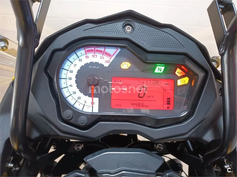 Benelli TRK 502 – Vista 7