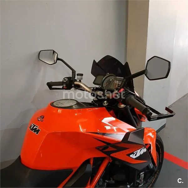 KTM 1290 Super Duke R – Vista 11