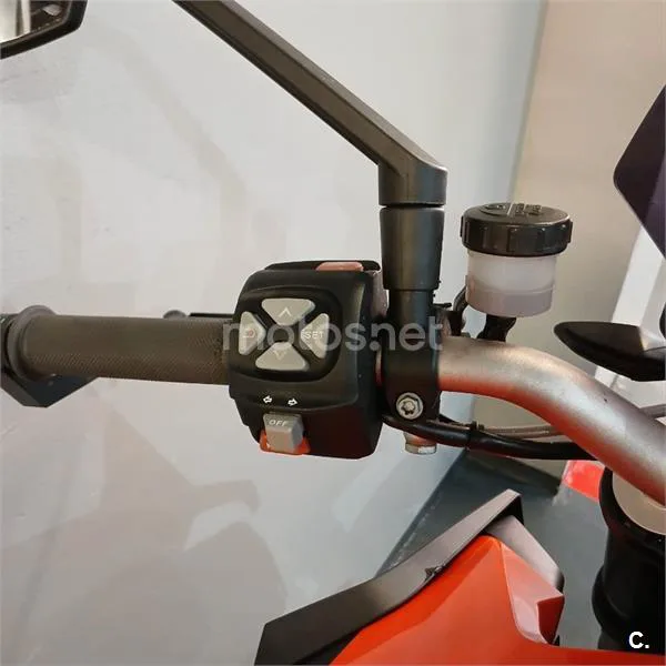 KTM 1290 Super Duke R – Vista 13