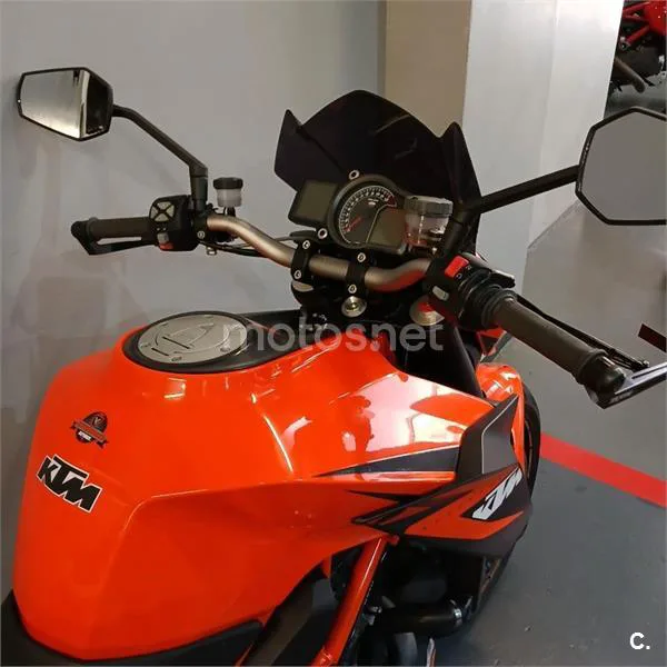 KTM 1290 Super Duke R – Vista 14