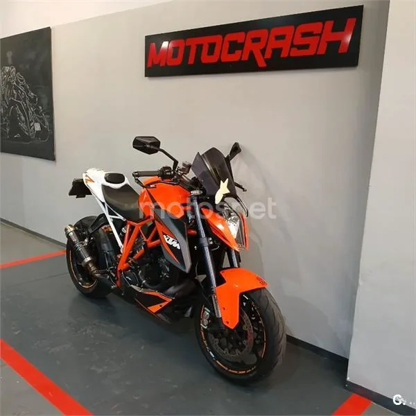 KTM 1290 Super Duke R – Vista 3
