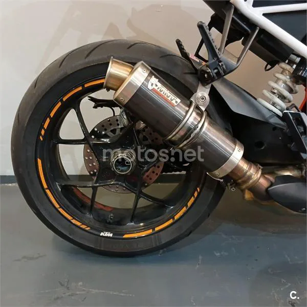 KTM 1290 Super Duke R – Vista 8
