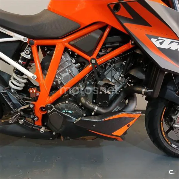 KTM 1290 Super Duke R – Vista 9