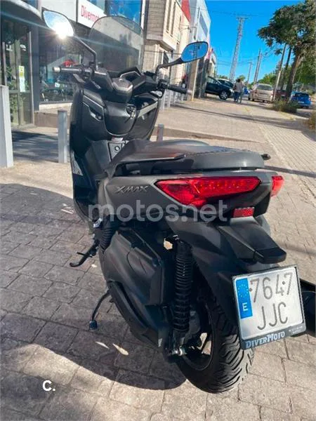 Yamaha XMAX 400 – Vista 10