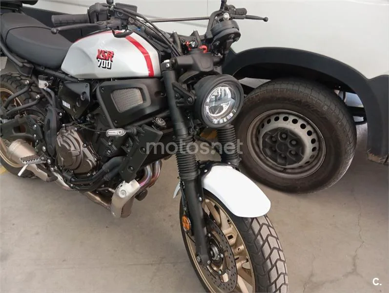 Yamaha XSR 700 – Vista 8