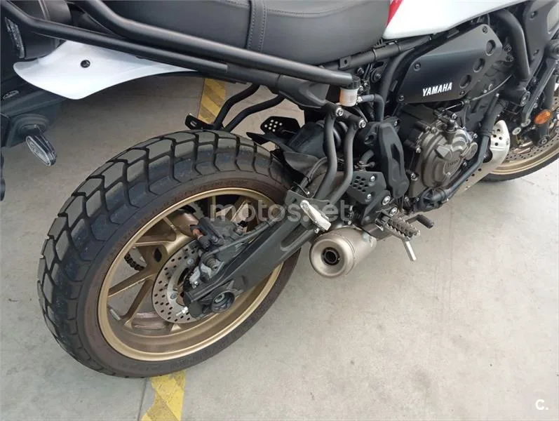 Yamaha XSR 700 – Vista 9