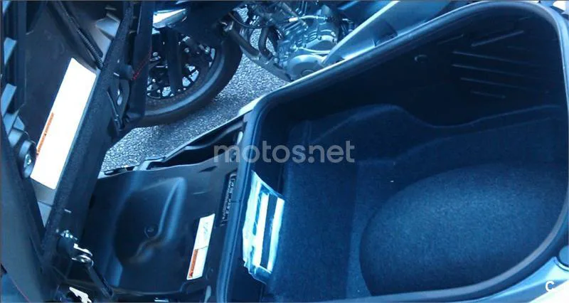 Suzuki Burgman 400 – Vista 6