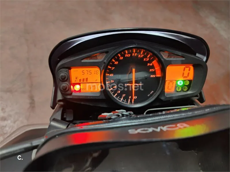 Suzuki GSR 600 – Vista 13