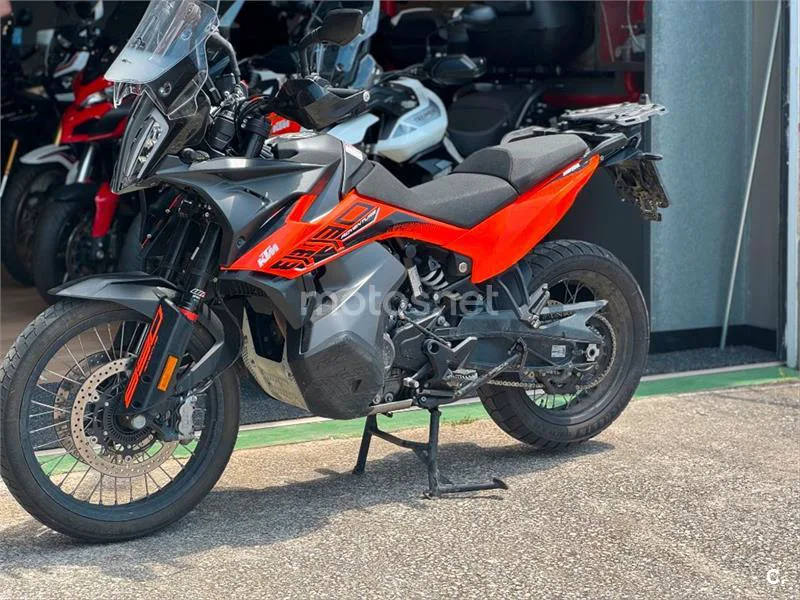 KTM 890 – Vista 3