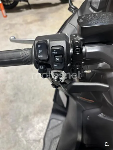 Yamaha TMAX – Vista 3