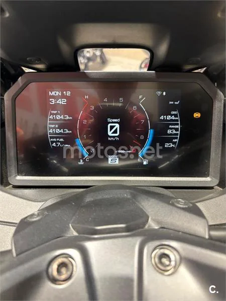 Yamaha TMAX – Vista 4