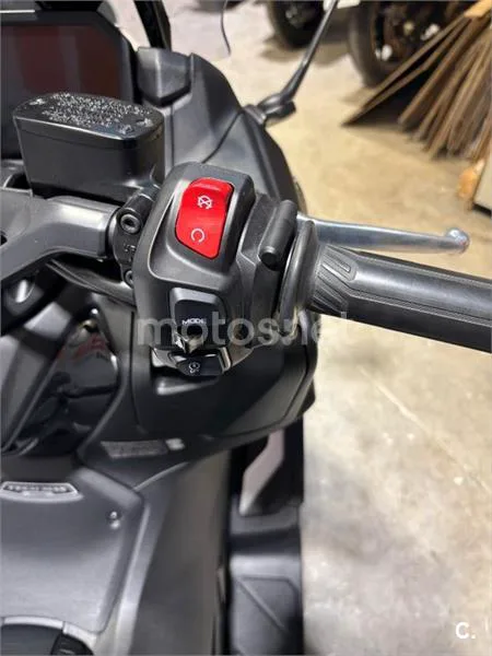Yamaha TMAX – Vista 5