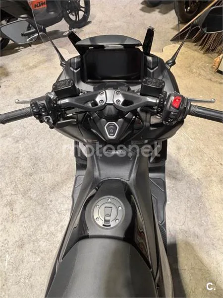Yamaha TMAX – Vista 6