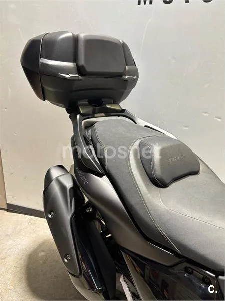 Yamaha TMAX – Vista 7