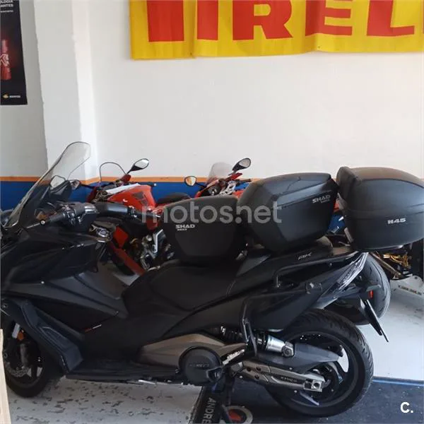 Kymco AK 550 – Vista 8