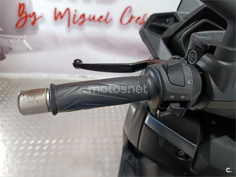 Yamaha XMAX 400 – Vista 9