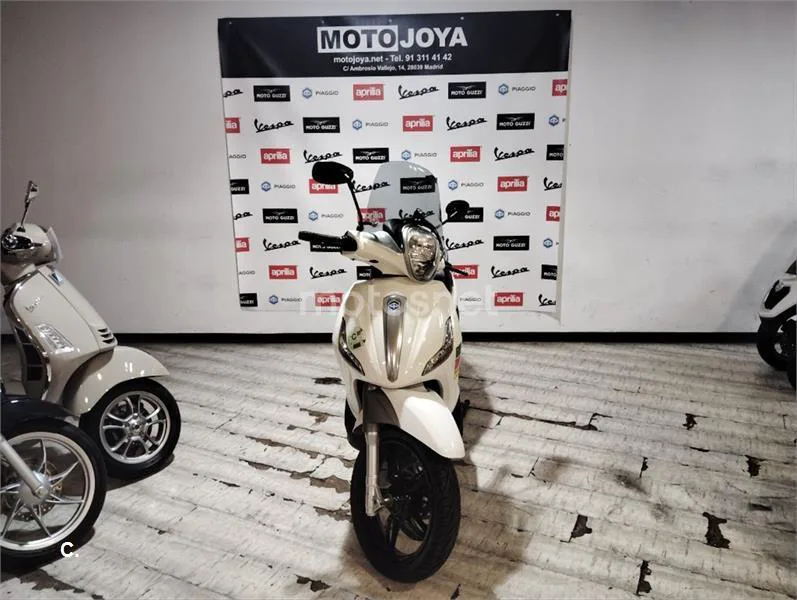 Piaggio Beverly Sport Touring 350 – Vista 3