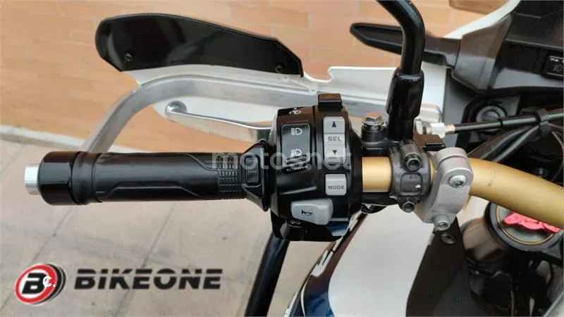 Honda CRF 1000L Africa Twin – Vista 8