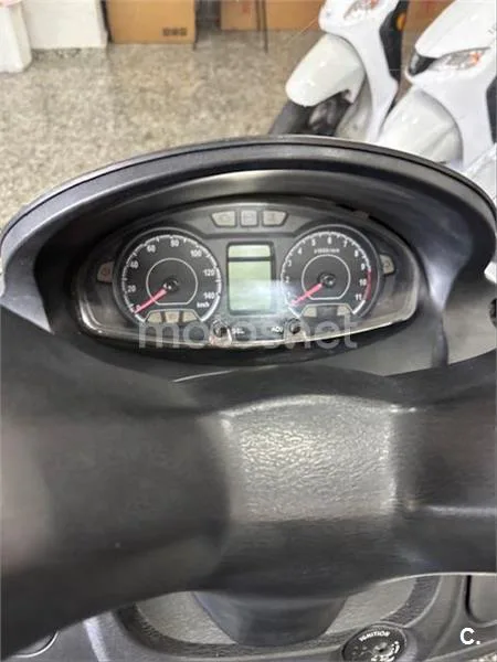 Suzuki Burgman 125 - Vista 3