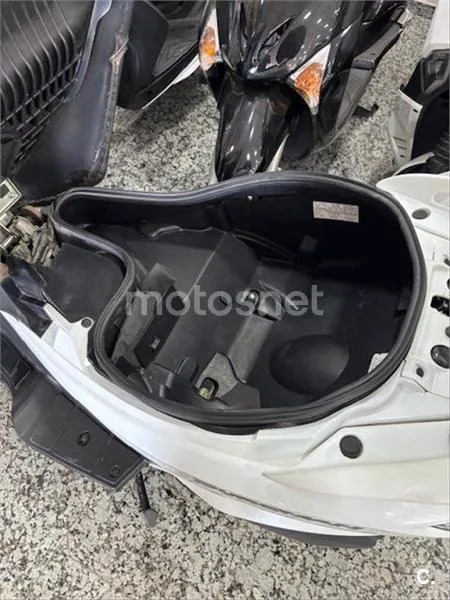 Suzuki Burgman 125 - Vista 7