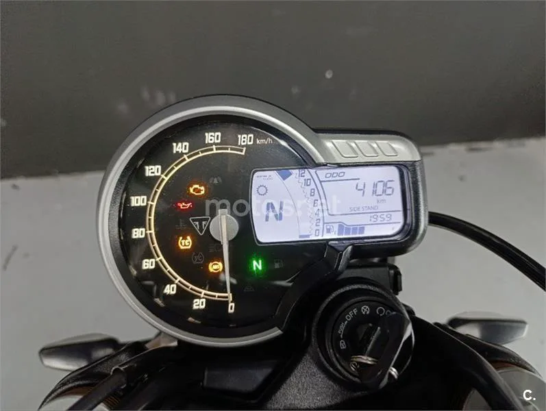 Triumph Speed 400 – Vista 10