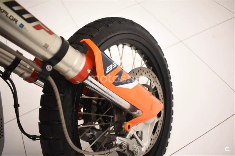 KTM 890 – Vista 11