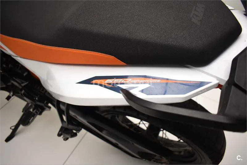 KTM 890 – Vista 10
