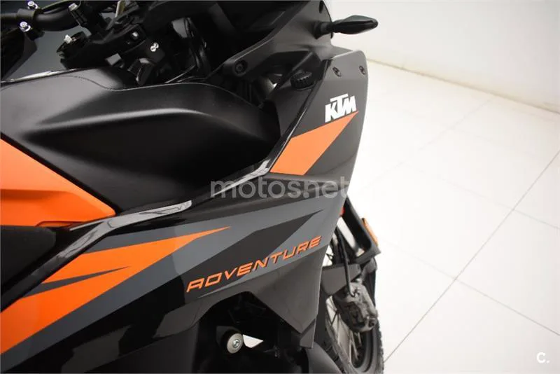 KTM 890 – Vista 12