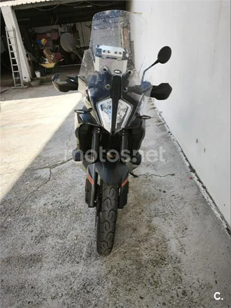 KTM 890 – Vista 3