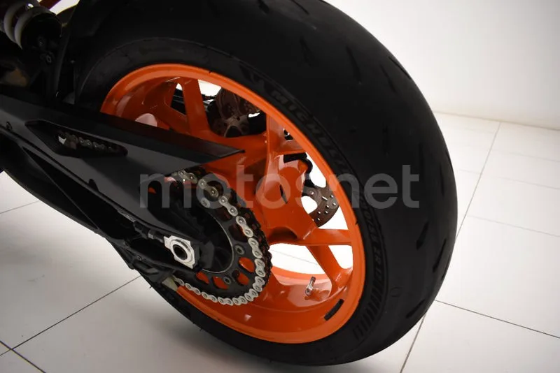 KTM 890 – Vista 13