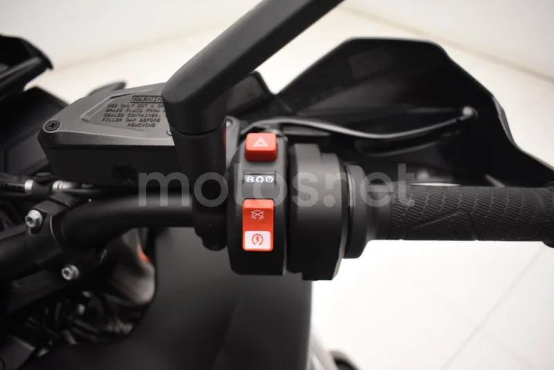 KTM 890 – Vista 18