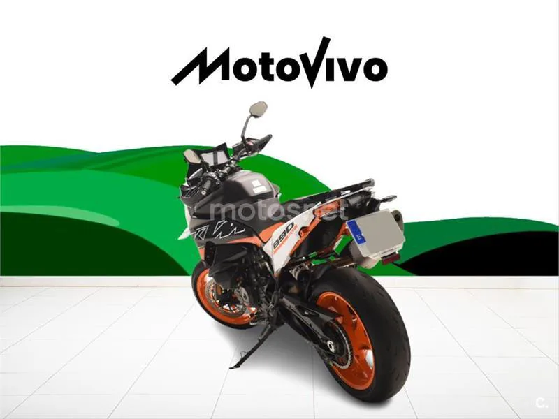 KTM 890 – Vista 8