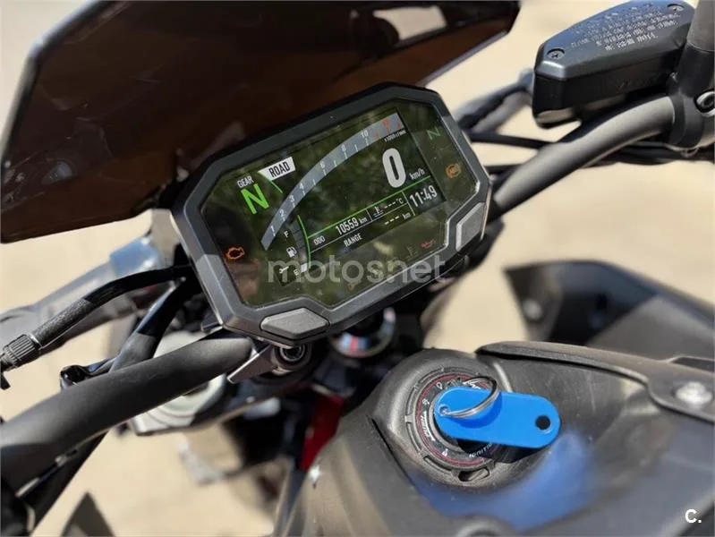 Kawasaki Z900 – Vista 17